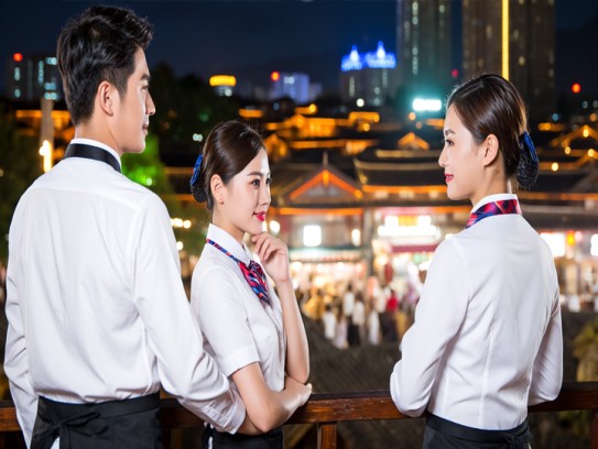 丽景邀贤——丽江夜场繁华夜幕下服务员诚邀加入，共赴精彩人生旅程