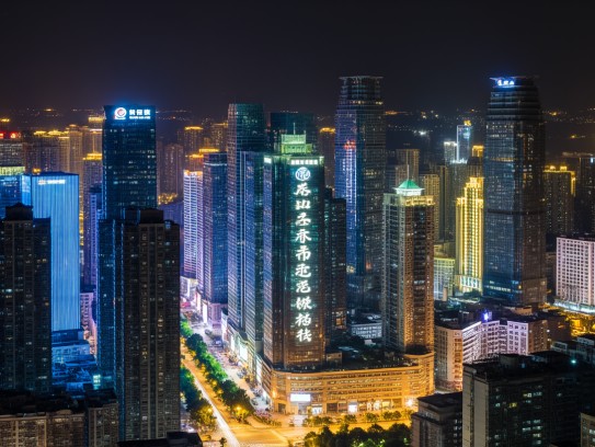 宜昌夜幕招贤，成语夜场服务员急聘，繁华宜昌繁华之地诚邀精英至
