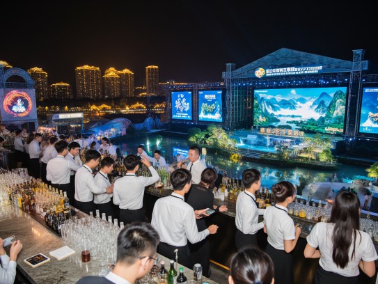 乐山夜场盛大启幕，夜场服务员诚聘中，共绘璀璨灯火辉煌夜生活画卷