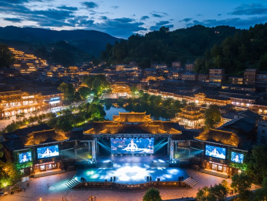 黔东南夜生活魅力招募——邀你加入梦幻舞台，夜场服务员招聘启示，夜色迷蒙共舞黔东南