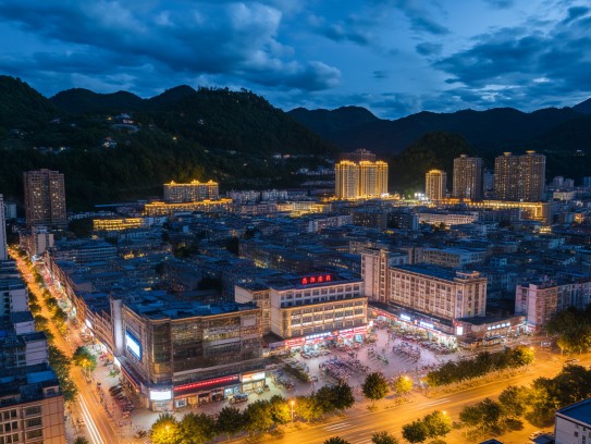 夜幕下的临沧灯火，揭秘临沧夜场服务员招聘热潮背后的故事