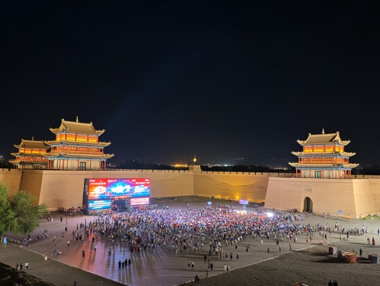 嘉峪关夜场招聘热潮来袭，成语‘夜幕招贤’，韵动嘉峪关营销人才盛宴