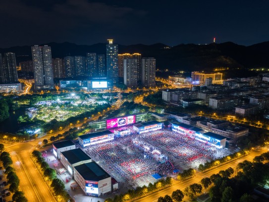 长宁夜色霓虹下，招贤纳士共谱营销传奇——夜场招聘成语风采